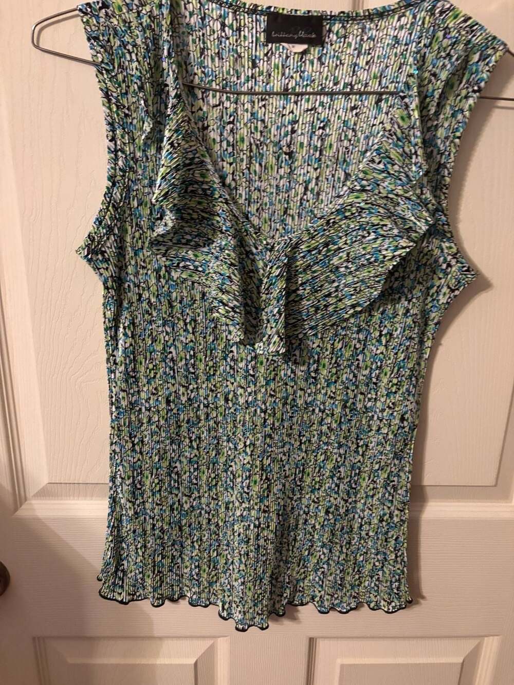 Brittany Black Floral Pleated Sleeveless Ruffle Front Blouse Size M
